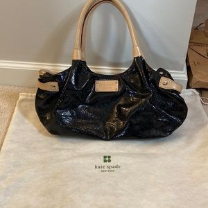 Kate spade Patent leather purse, with dust bag. EUC, minor wear on handle only.